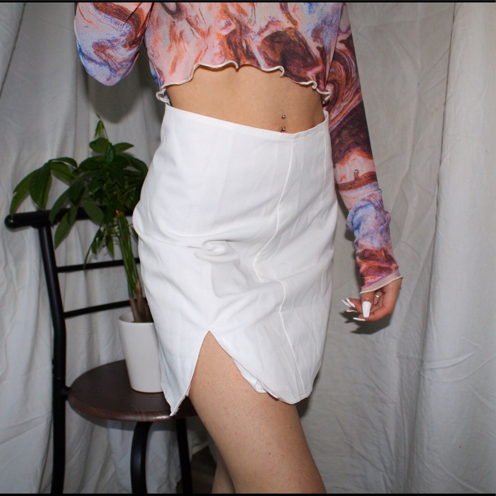 White Skirt with Slit & Zipper